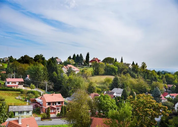 Mokus Vendeghaz בית הארחה 4*